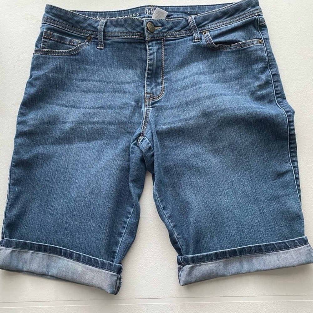 W62 Cuffed Boyfriend Blue Denim Shorts size 10